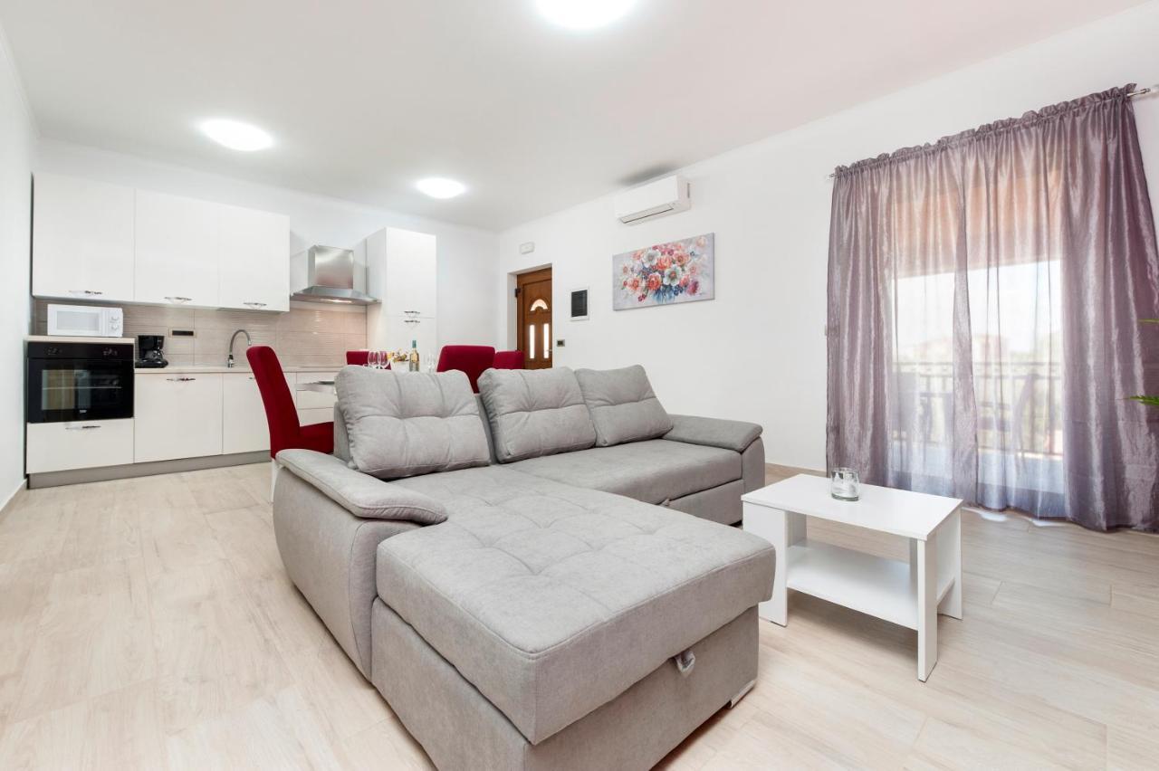 Comfort Apartments Karla Ровинь Экстерьер фото