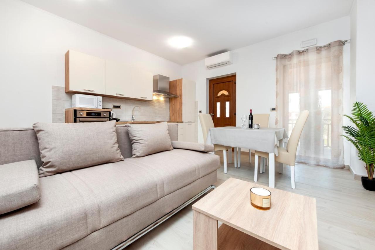 Comfort Apartments Karla Ровинь Экстерьер фото